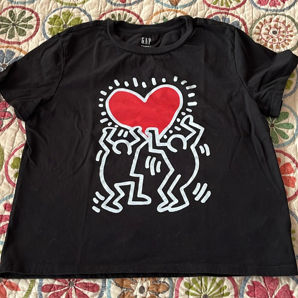 👚GAP artist collaboration Keith Harding Heart Pump crop T.  EUC. Size Small.